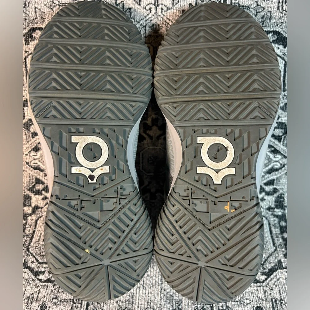 Nike‎ Boys KD Trey 5 IV Wolf Gray Lace Up Basketball Shoes Size 5.5Y